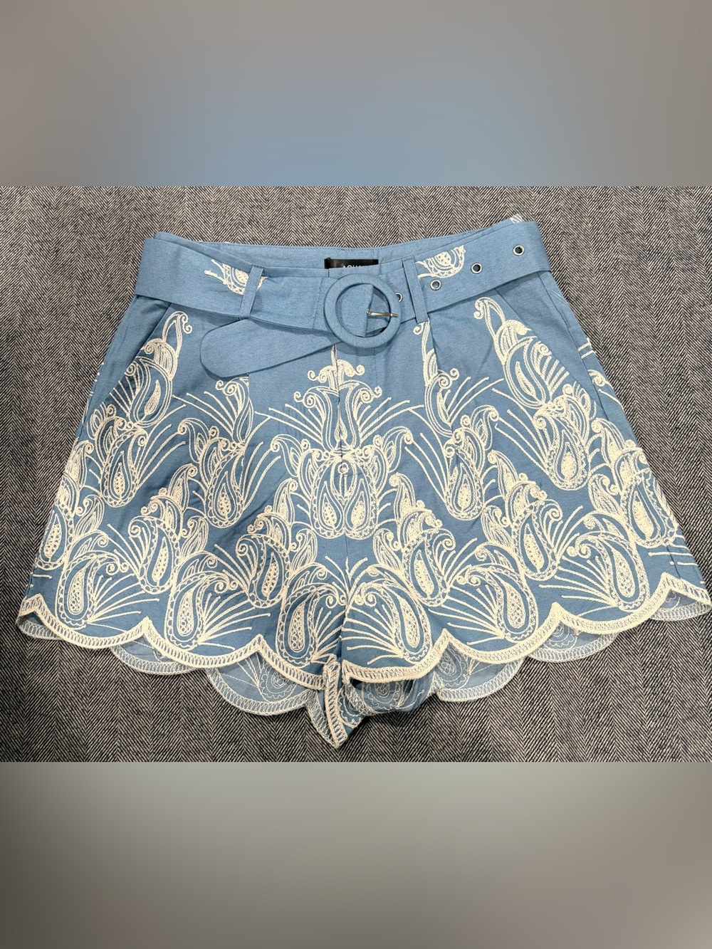 AQUA Embroidered Shorts | color: blue/white | size: S
